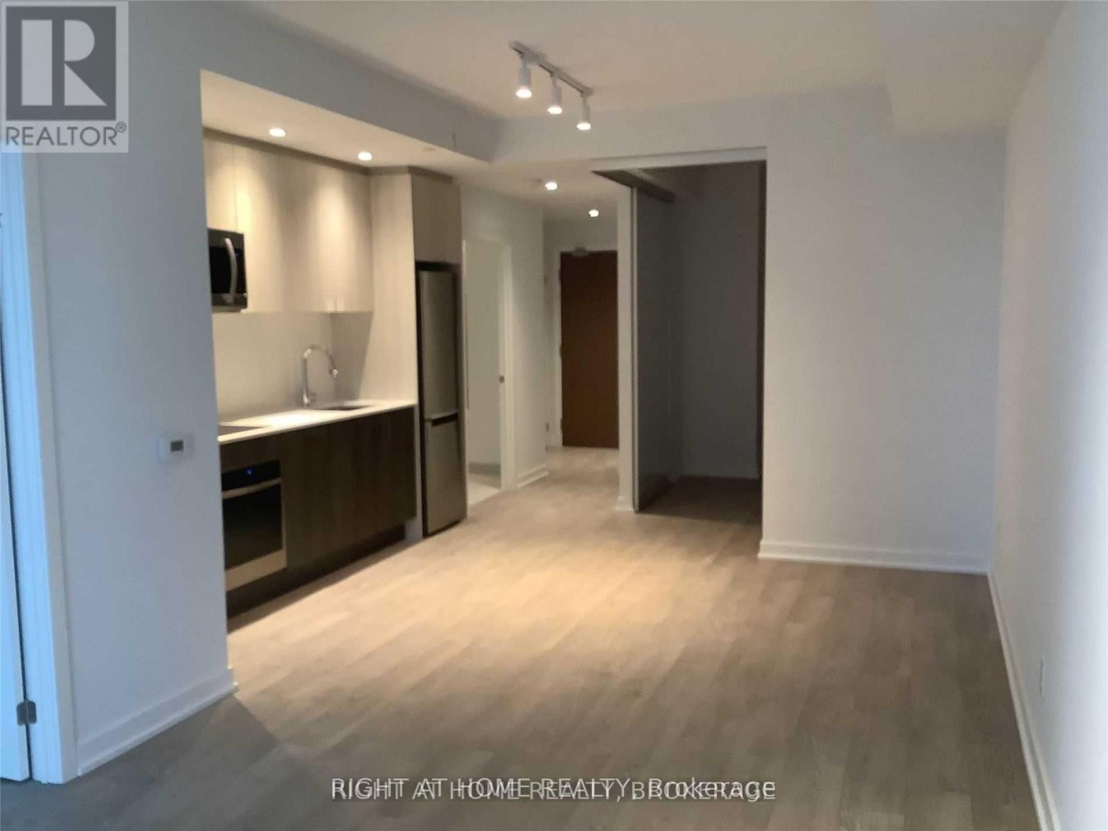 #1705 - 1928 Lake Shore Boulevard, Toronto, Ontario N6S 0B1 - Photo 2 - W12554642