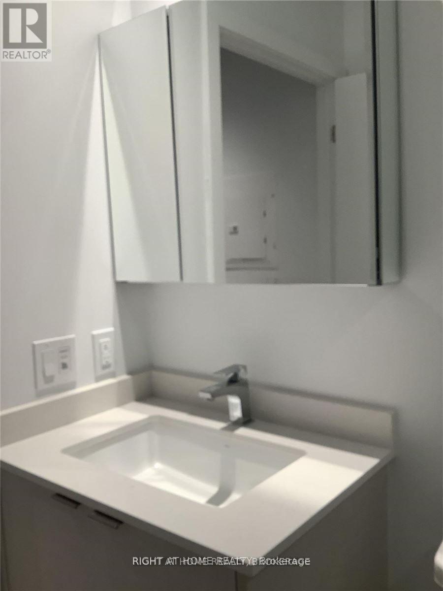 #1705 - 1928 Lake Shore Boulevard, Toronto, Ontario N6S 0B1 - Photo 8 - W12554642