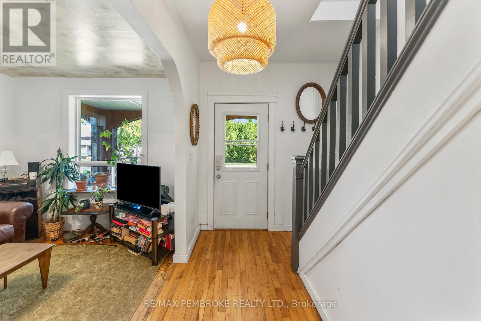 570 Eganville Road, Pembroke, Ontario K8A 4E9 - Photo 12 - X12409847