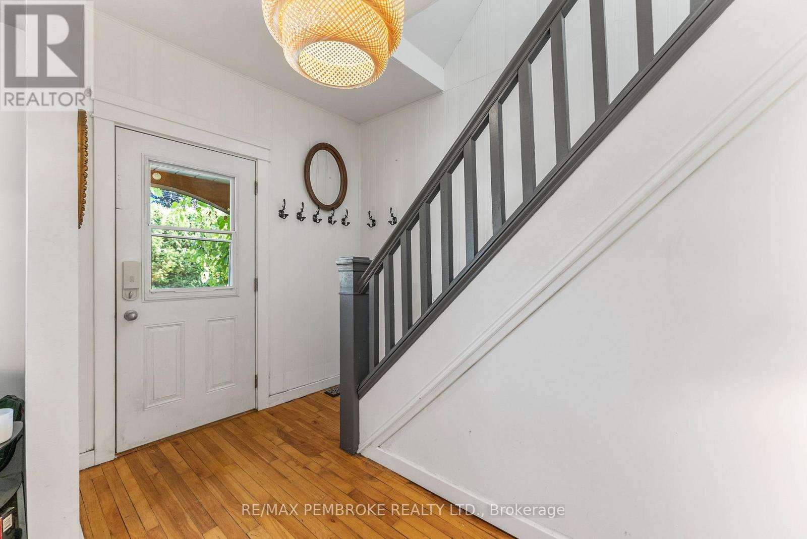 570 Eganville Road, Pembroke, Ontario K8A 4E9 - Photo 13 - X12409847