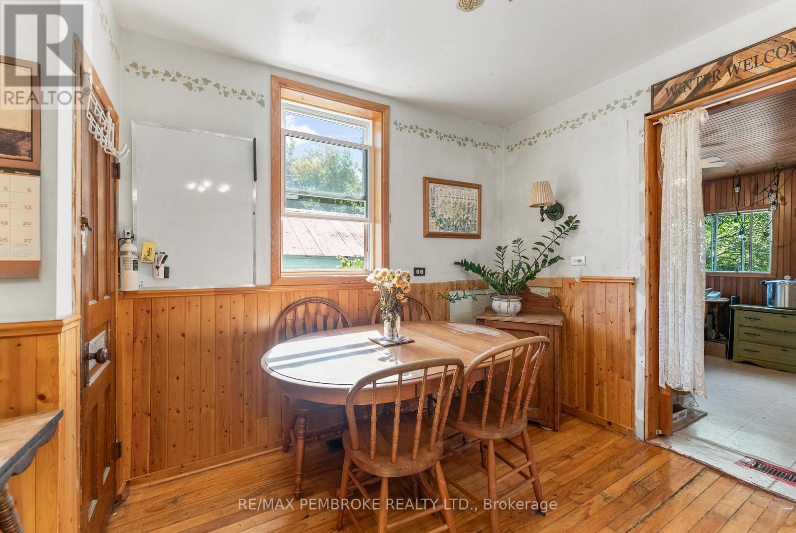 570 Eganville Road, Pembroke, Ontario K8A 4E9 - Photo 20 - X12409847