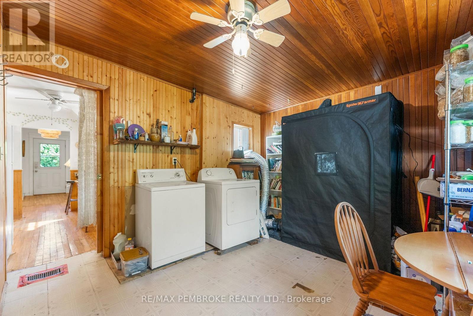 570 Eganville Road, Pembroke, Ontario K8A 4E9 - Photo 23 - X12409847