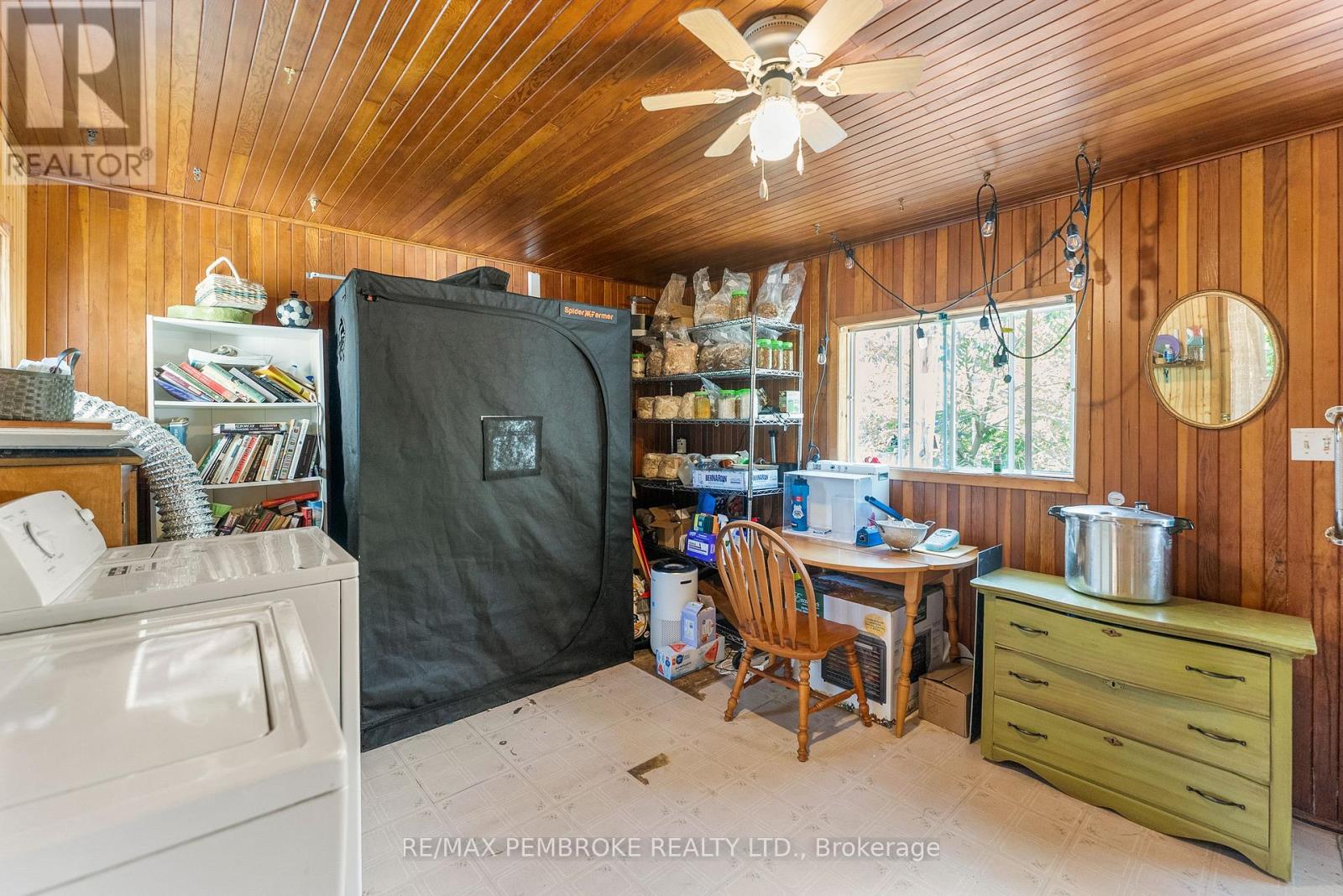 570 Eganville Road, Pembroke, Ontario K8A 4E9 - Photo 24 - X12409847