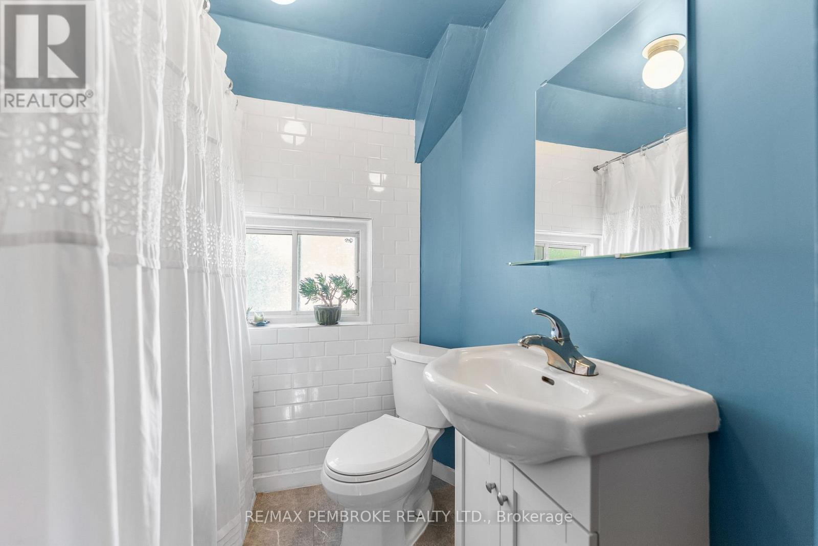 570 Eganville Road, Pembroke, Ontario K8A 4E9 - Photo 27 - X12409847