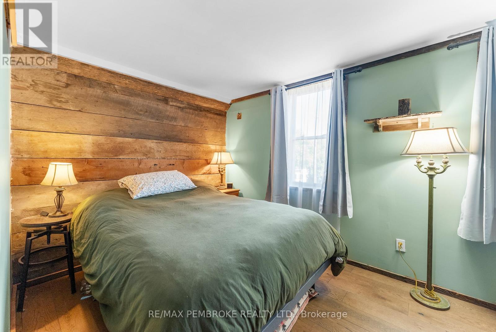 570 Eganville Road, Pembroke, Ontario K8A 4E9 - Photo 28 - X12409847