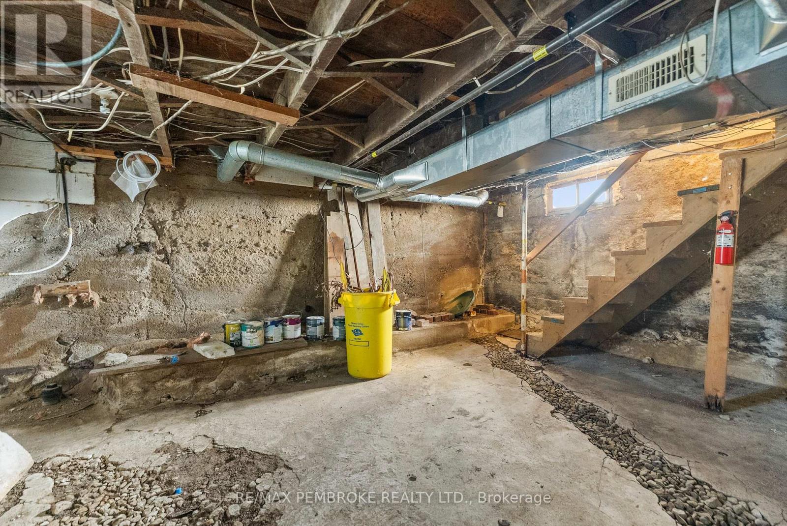 570 Eganville Road, Pembroke, Ontario K8A 4E9 - Photo 33 - X12409847