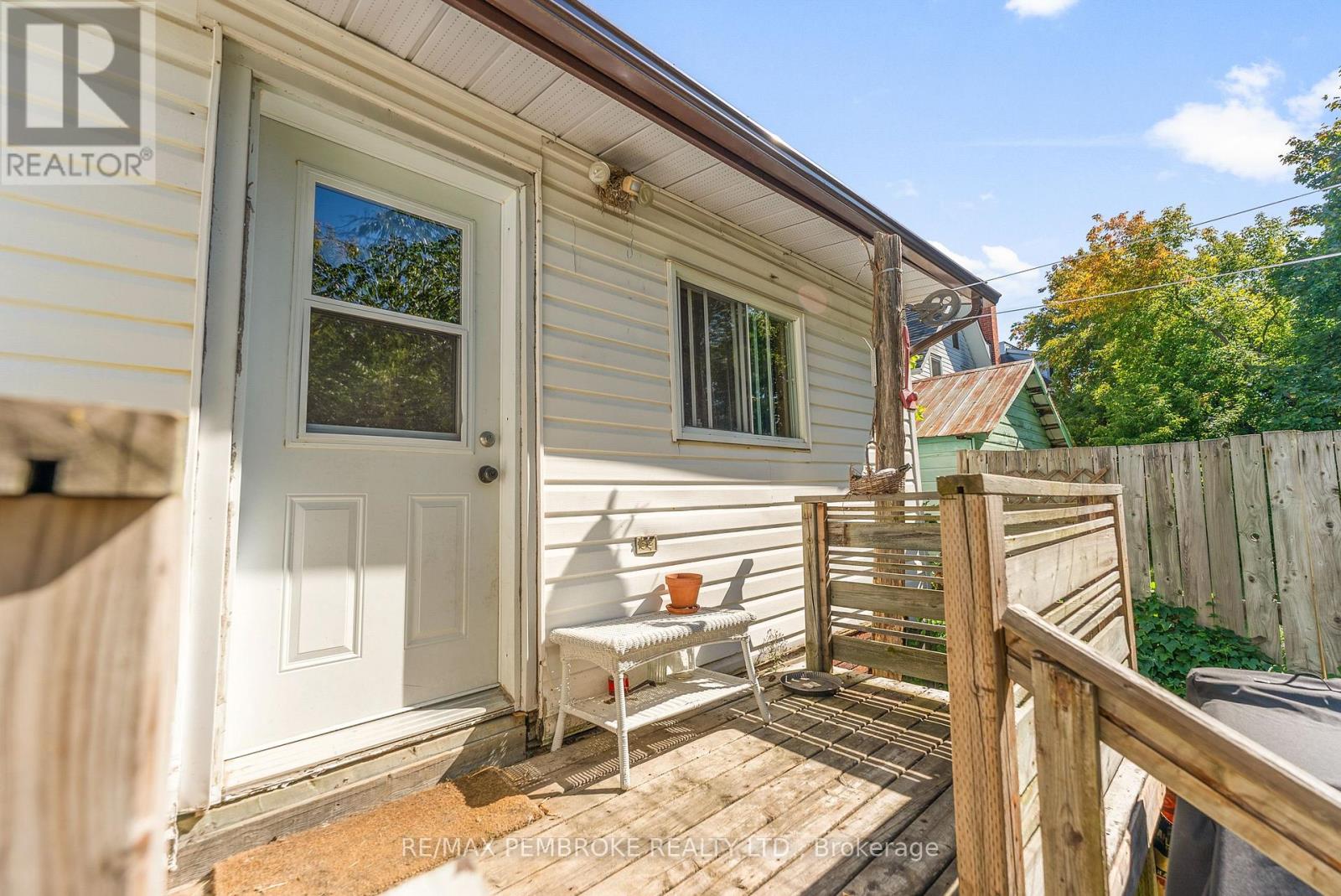 570 Eganville Road, Pembroke, Ontario K8A 4E9 - Photo 34 - X12409847