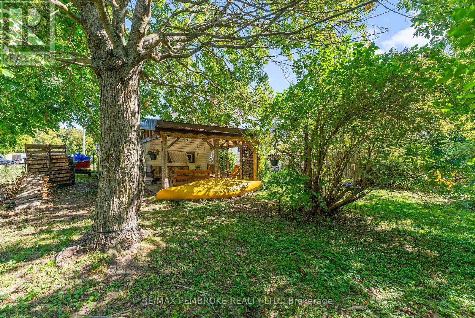 570 Eganville Road, Pembroke, Ontario K8A 4E9 - Photo 38 - X12409847