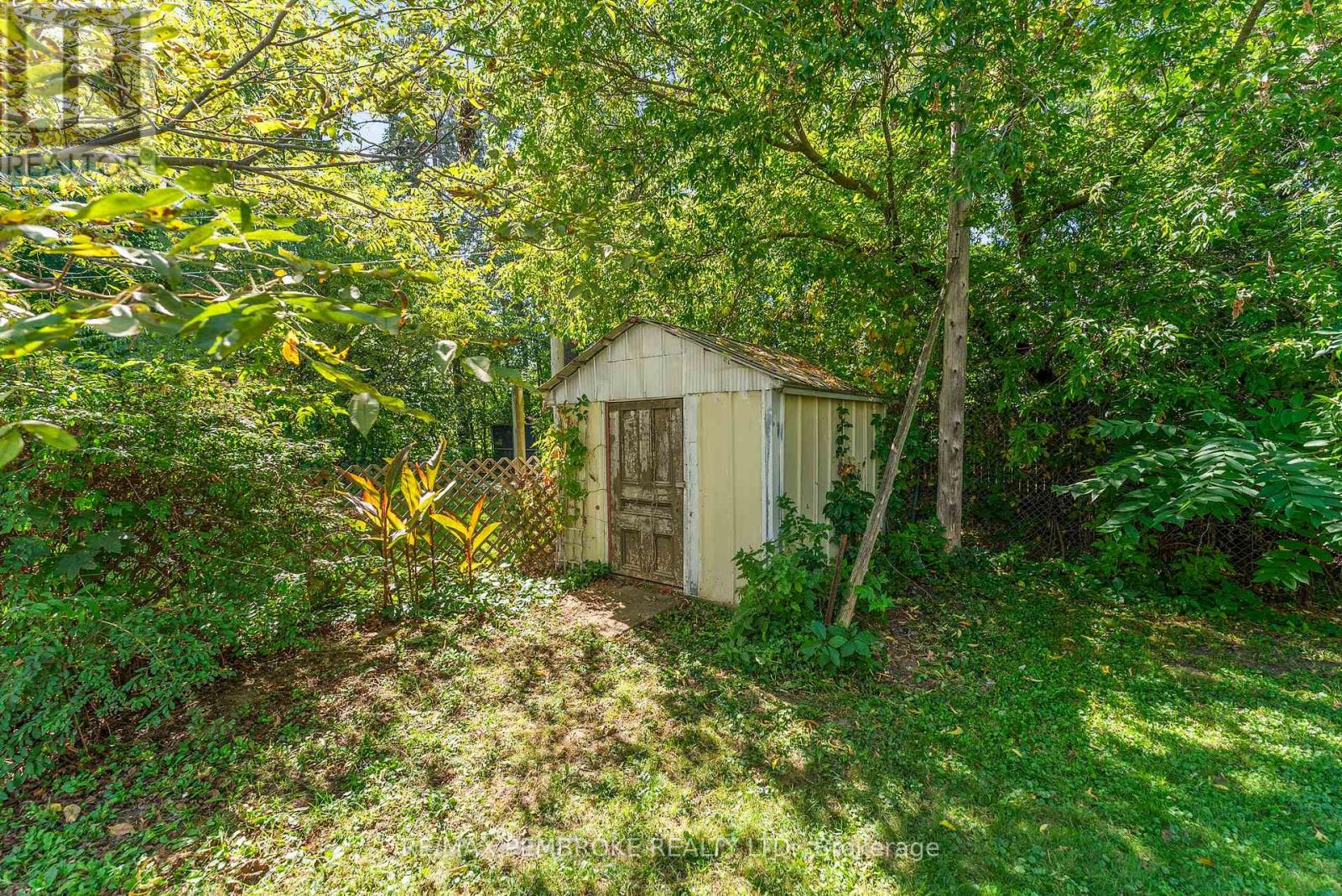 570 Eganville Road, Pembroke, Ontario K8A 4E9 - Photo 42 - X12409847