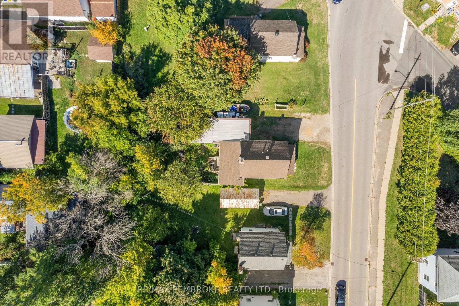 570 Eganville Road, Pembroke, Ontario K8A 4E9 - Photo 8 - X12409847