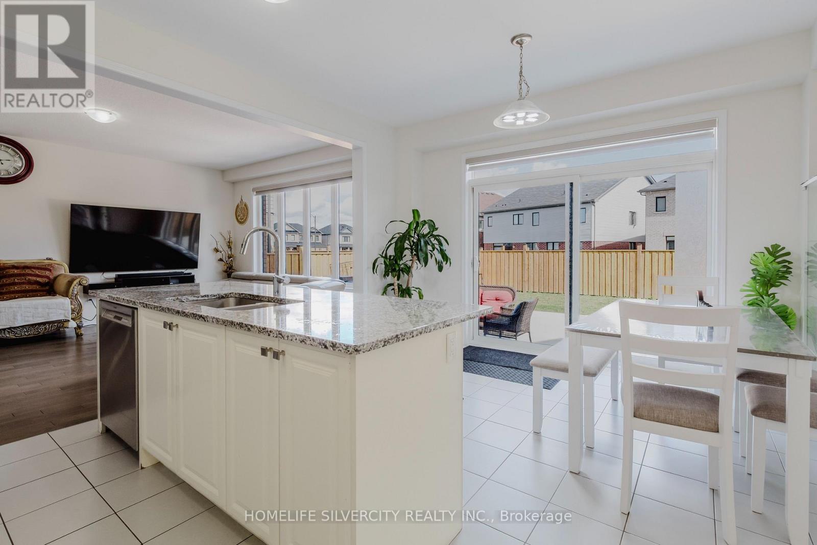 256 Bedrock Drive, Hamilton, Ontario  L8J 0M2 - Photo 15 - X12554516