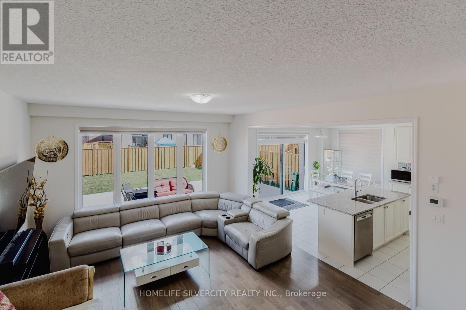 256 Bedrock Drive, Hamilton, Ontario  L8J 0M2 - Photo 18 - X12554516