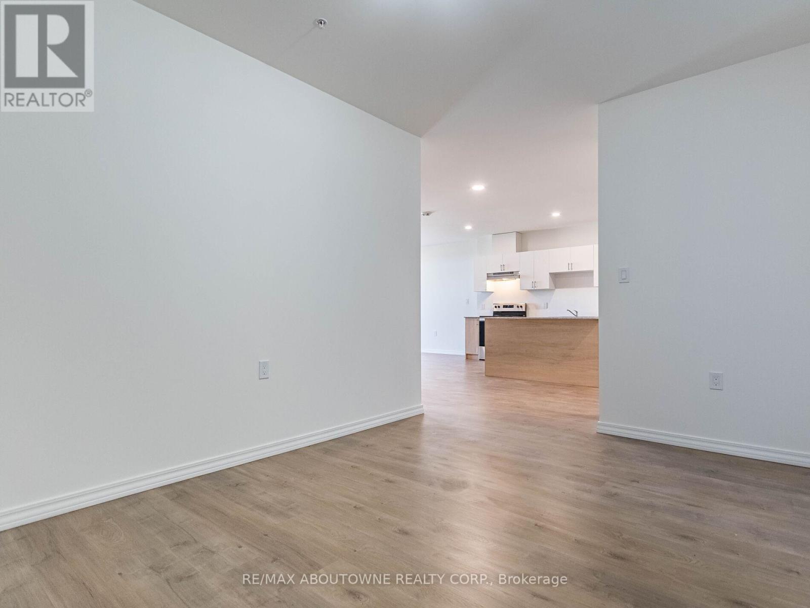 401 - 1098 Paisley Road, Guelph, Ontario  N1K 0E3 - Photo 9 - X12554560