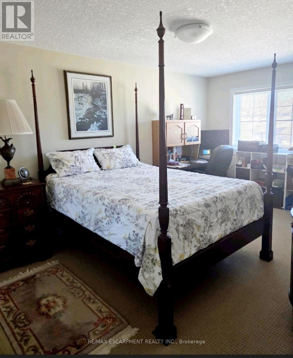 907 Frontenac Crescent, Woodstock, Ontario  N4V 0A6 - Photo 5 - X12554572