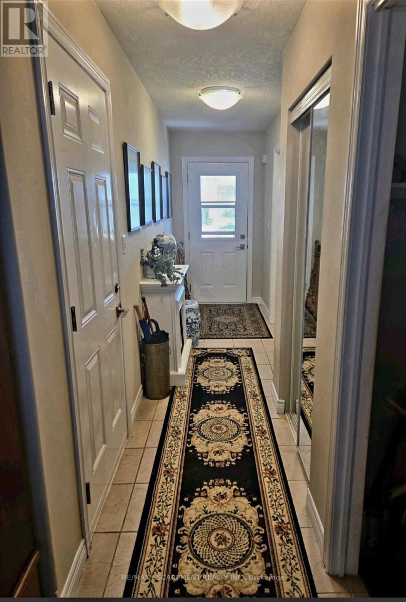 907 Frontenac Crescent, Woodstock, Ontario  N4V 0A6 - Photo 9 - X12554572