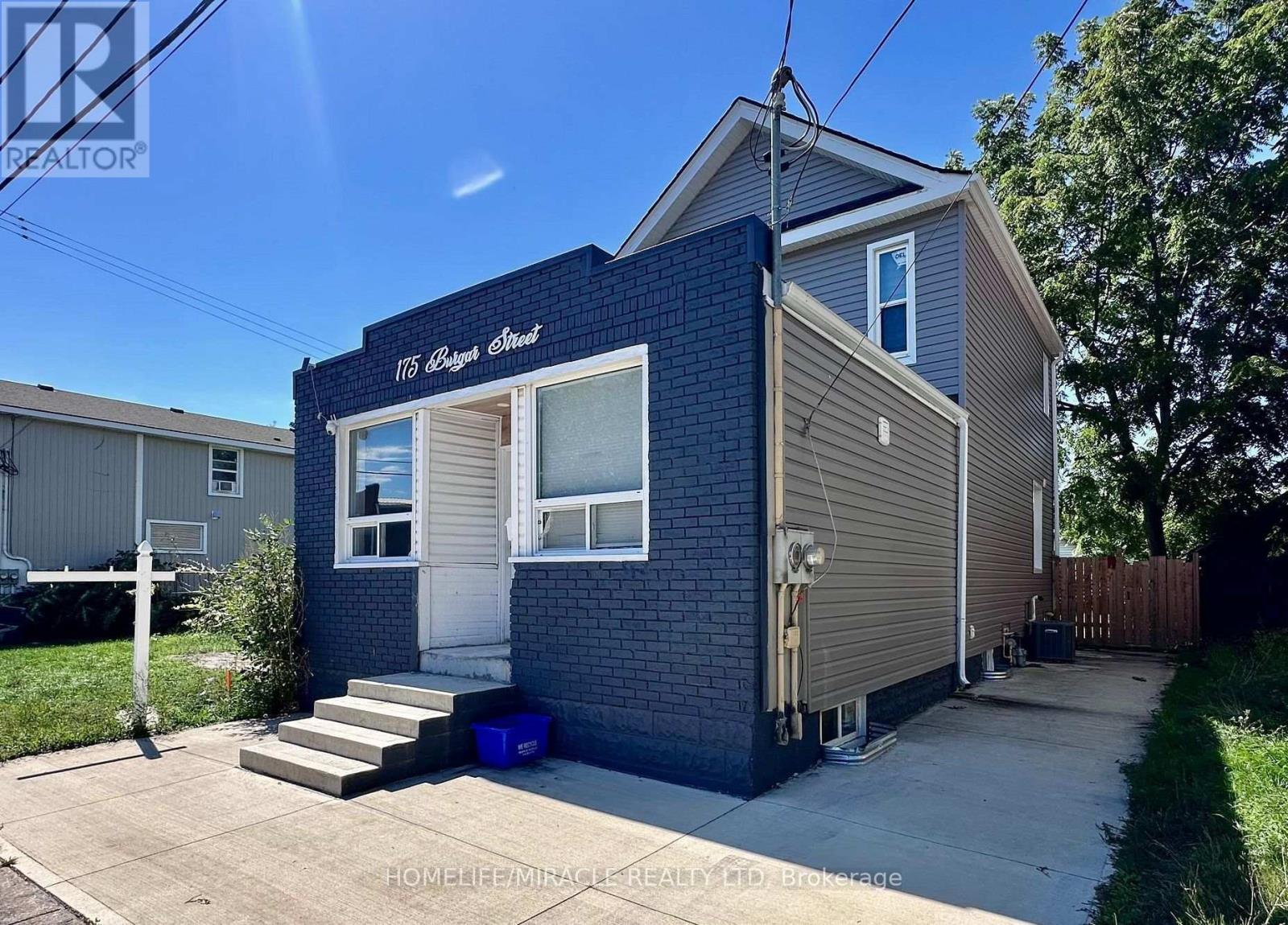 175 Burgar Street, Welland, Ontario  L3B 2T3 - Photo 2 - X12554622