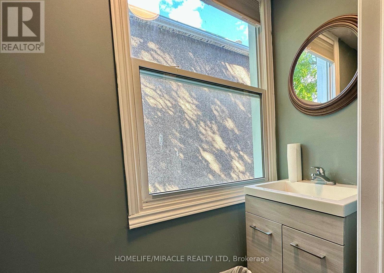 175 Burgar Street, Welland, Ontario  L3B 2T3 - Photo 6 - X12554622