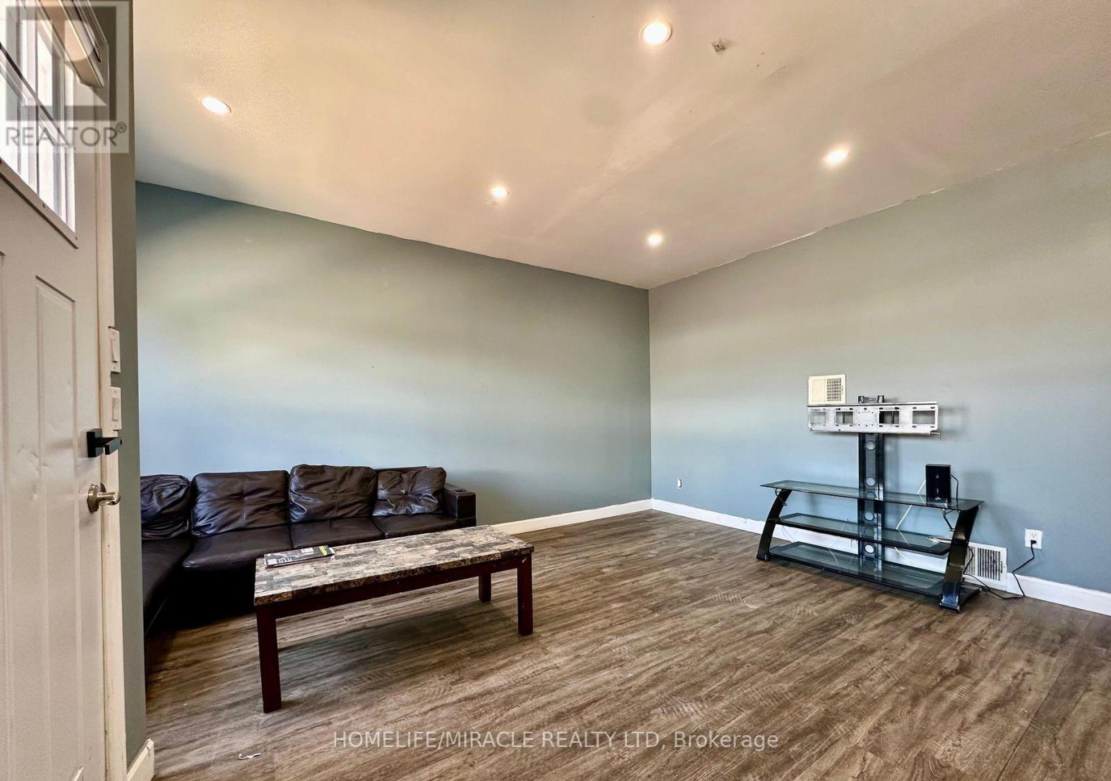 175 Burgar Street, Welland, Ontario  L3B 2T3 - Photo 8 - X12554622