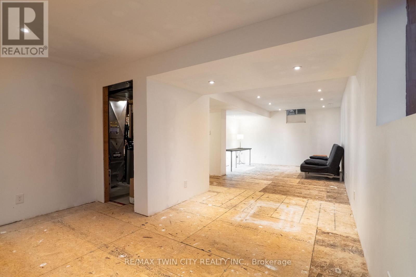 224 Ridgemere Court, Kitchener, Ontario  N2P 2V5 - Photo 41 - X12554662