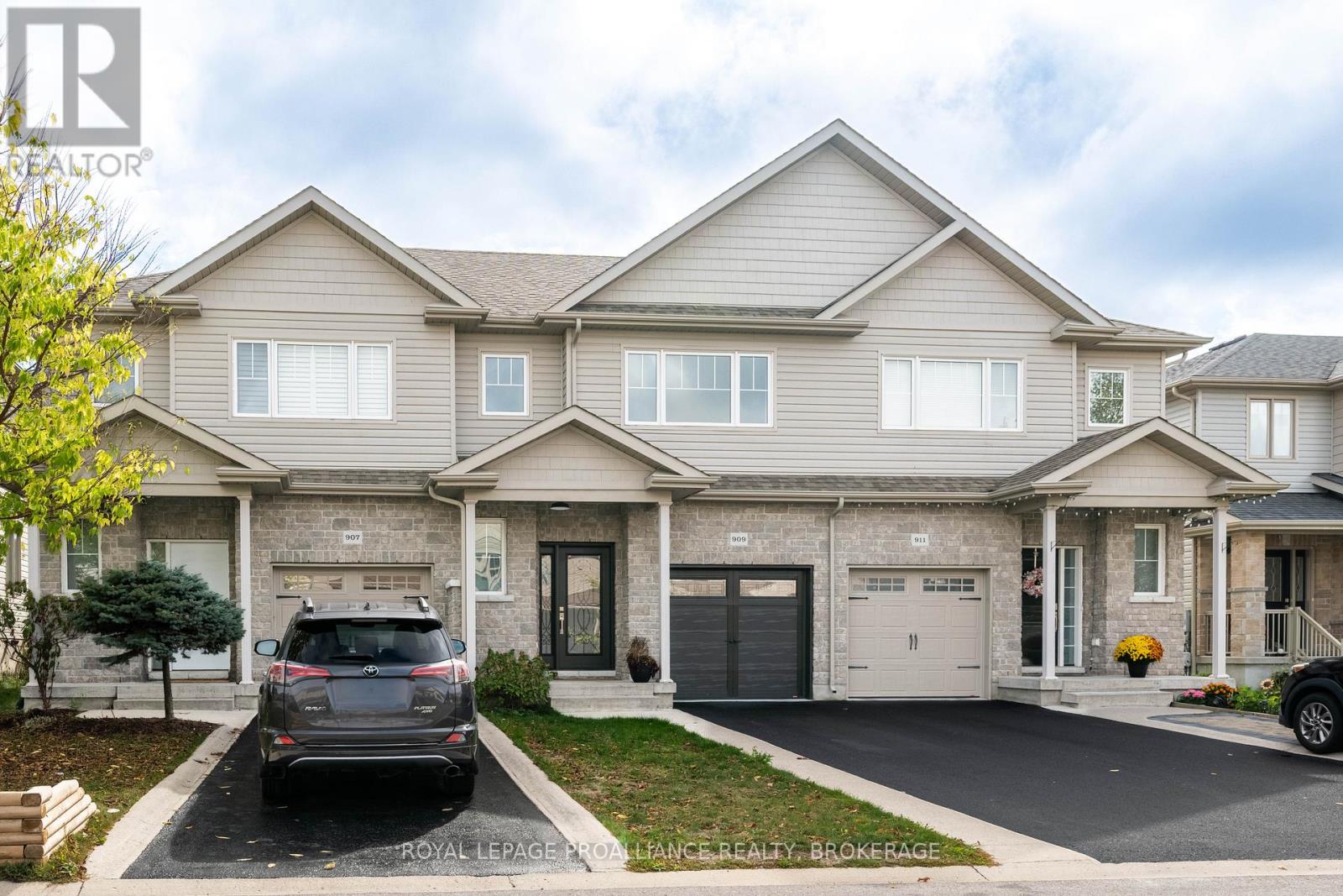 909 BLOSSOM STREET, Kingston, Ontario
