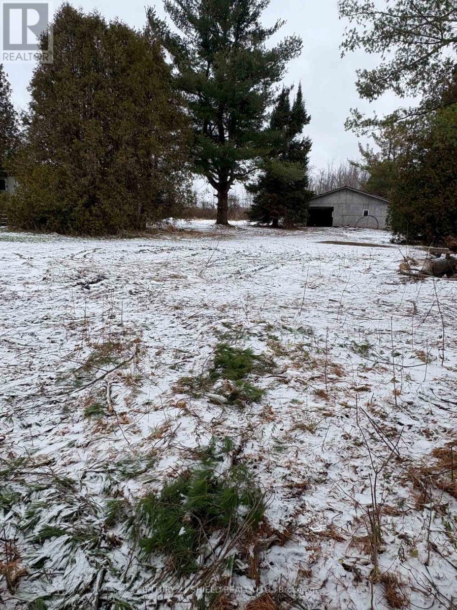 15557 Dixon Road, South Stormont, Ontario K0C 1R0 - Photo 12 - X12554682