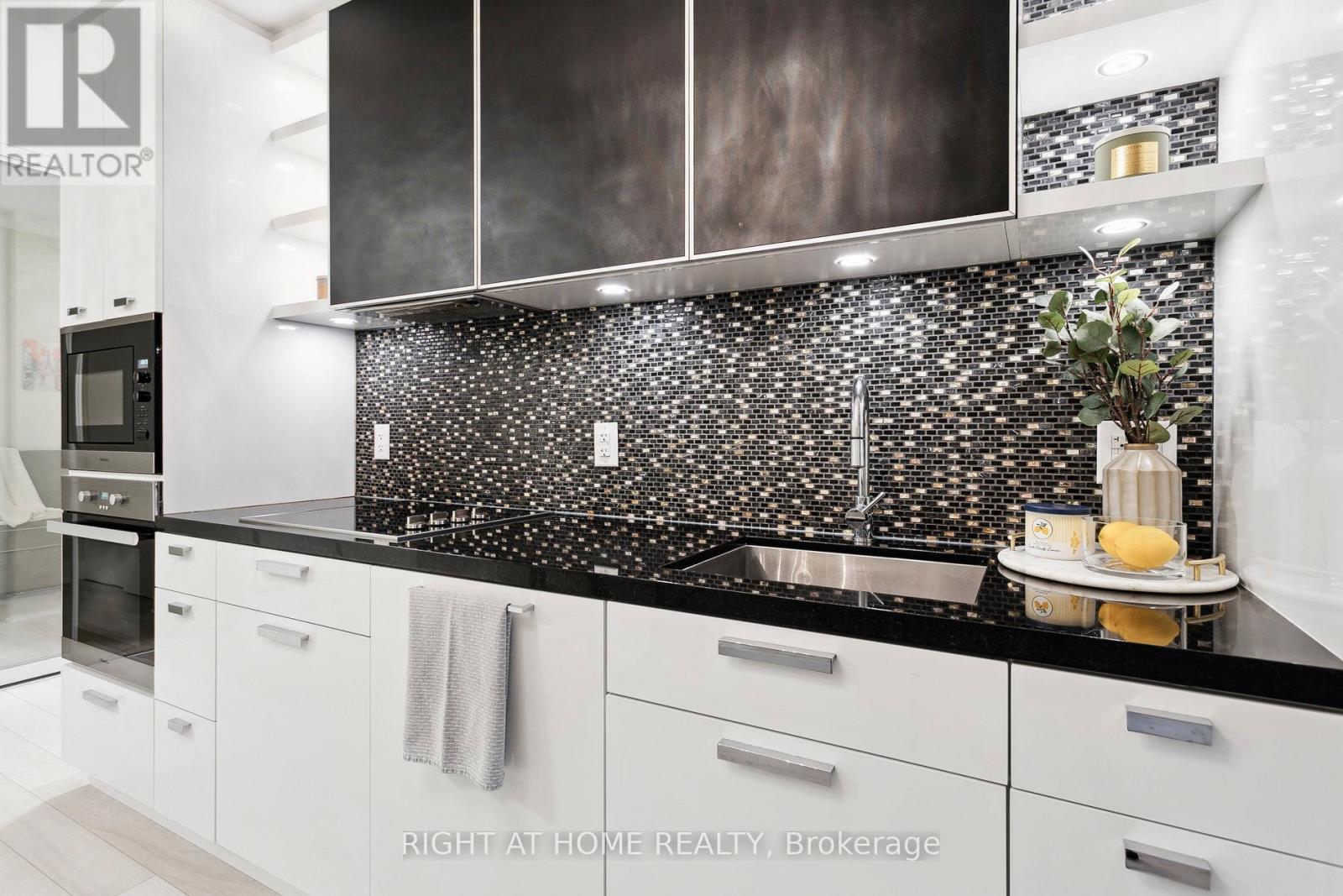 311 - 32 Davenport Road, Toronto, Ontario  M5R 1H3 - Photo 19 - C12554734