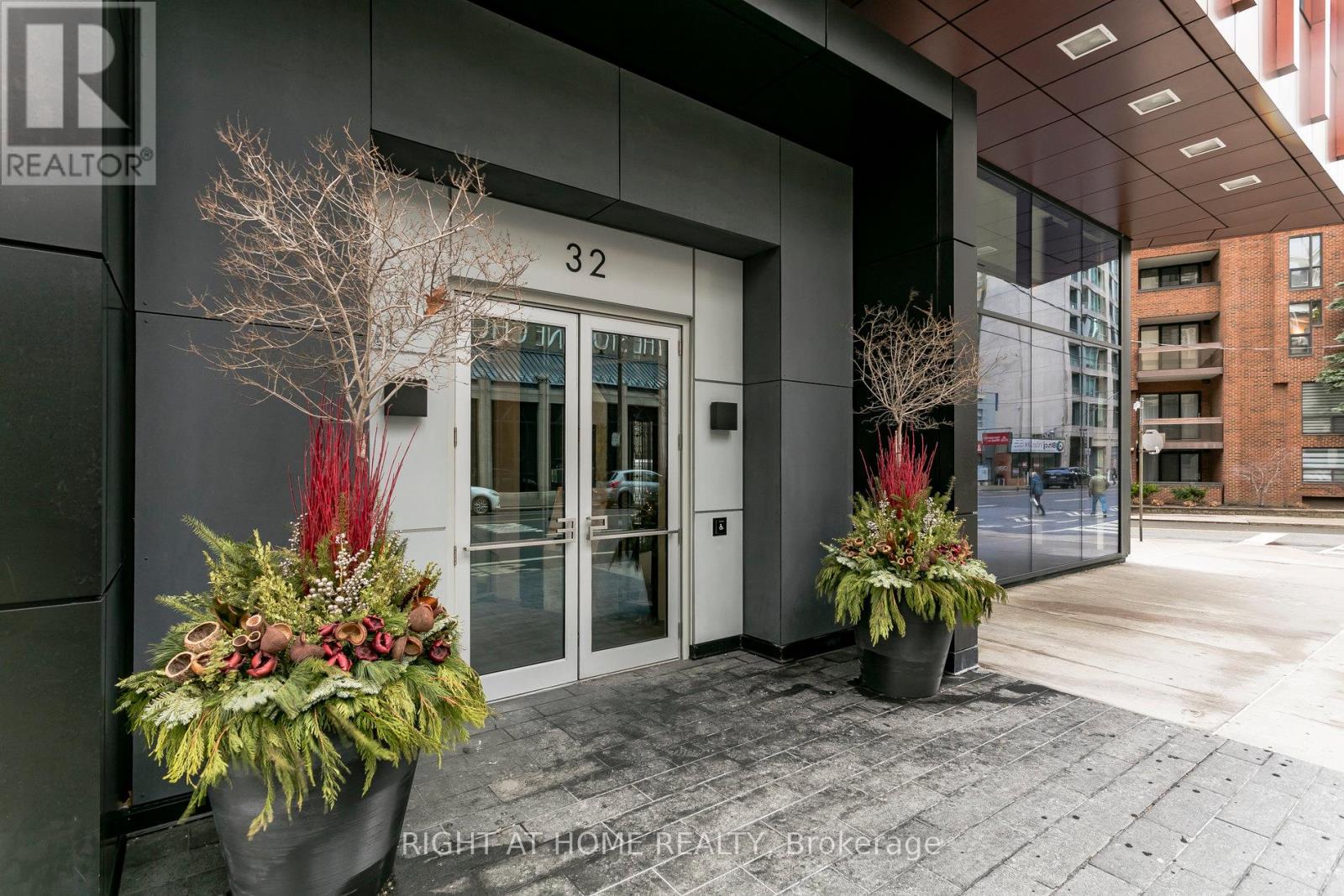 311 - 32 Davenport Road, Toronto, Ontario  M5R 1H3 - Photo 2 - C12554734