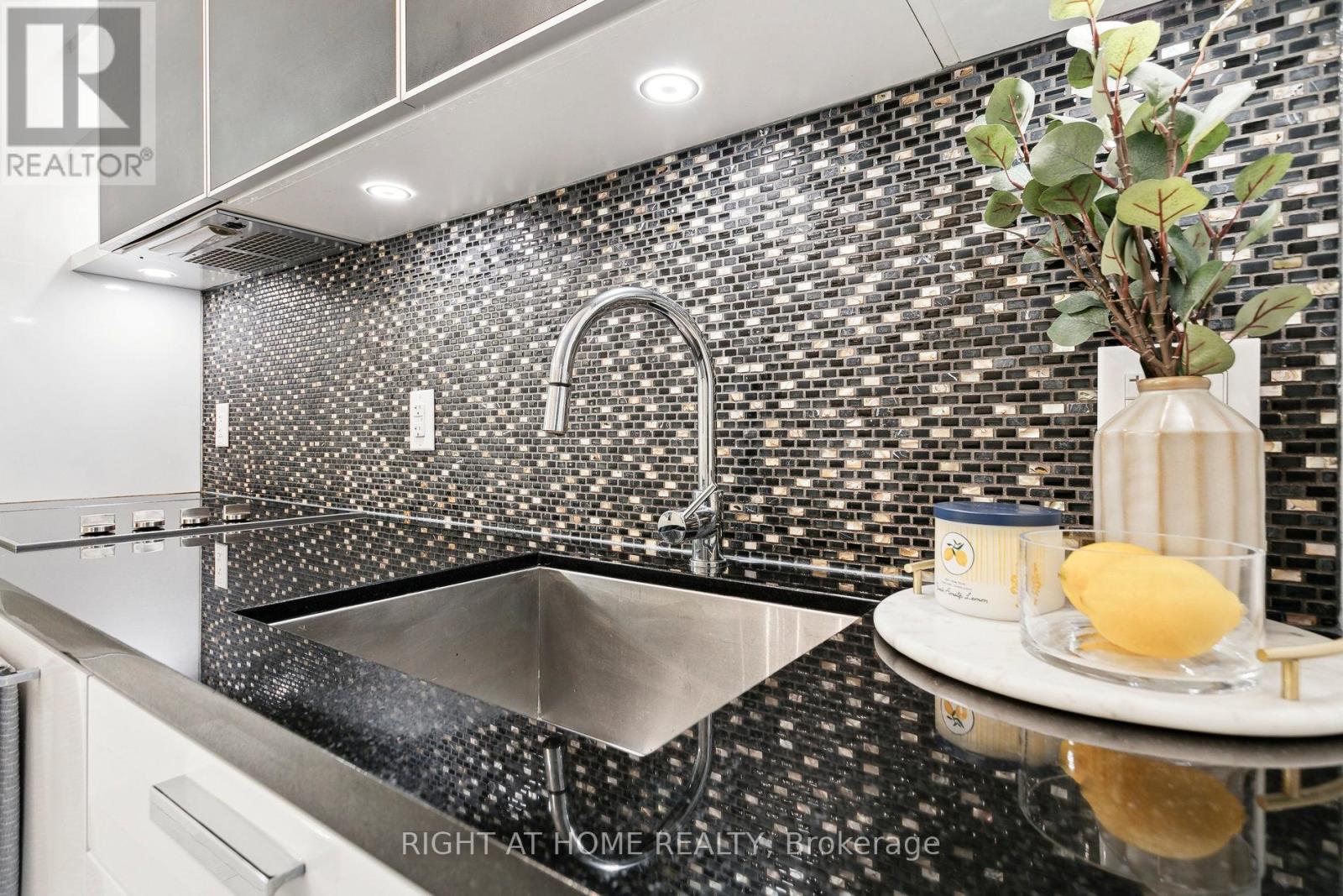 311 - 32 Davenport Road, Toronto, Ontario  M5R 1H3 - Photo 20 - C12554734