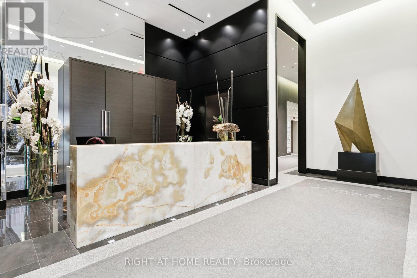 311 - 32 Davenport Road, Toronto, Ontario  M5R 1H3 - Photo 3 - C12554734