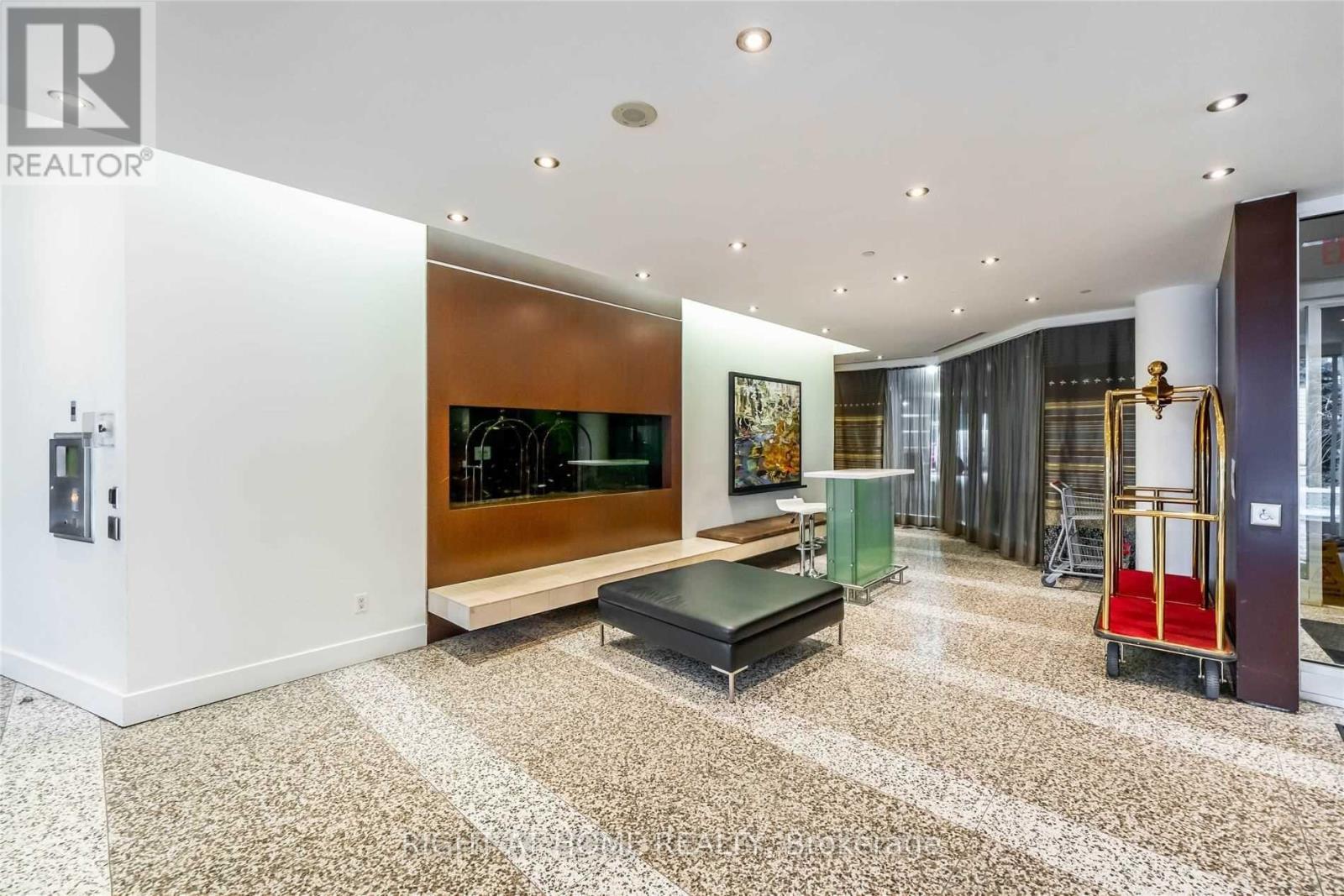 2408 - 208 Queens Quay W, Toronto, Ontario  M5J 2Y5 - Photo 10 - C12554772