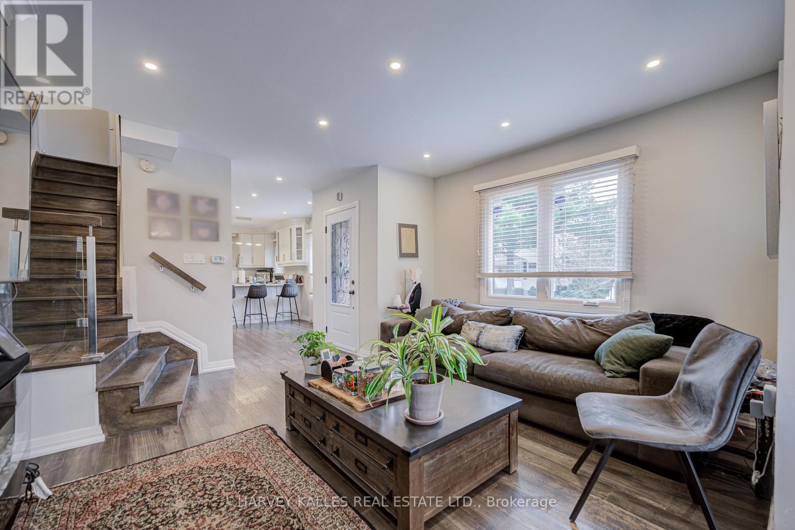 1 Belle Ayre Boulevard, Toronto, Ontario  M4S 2P6 - Photo 8 - C12554802