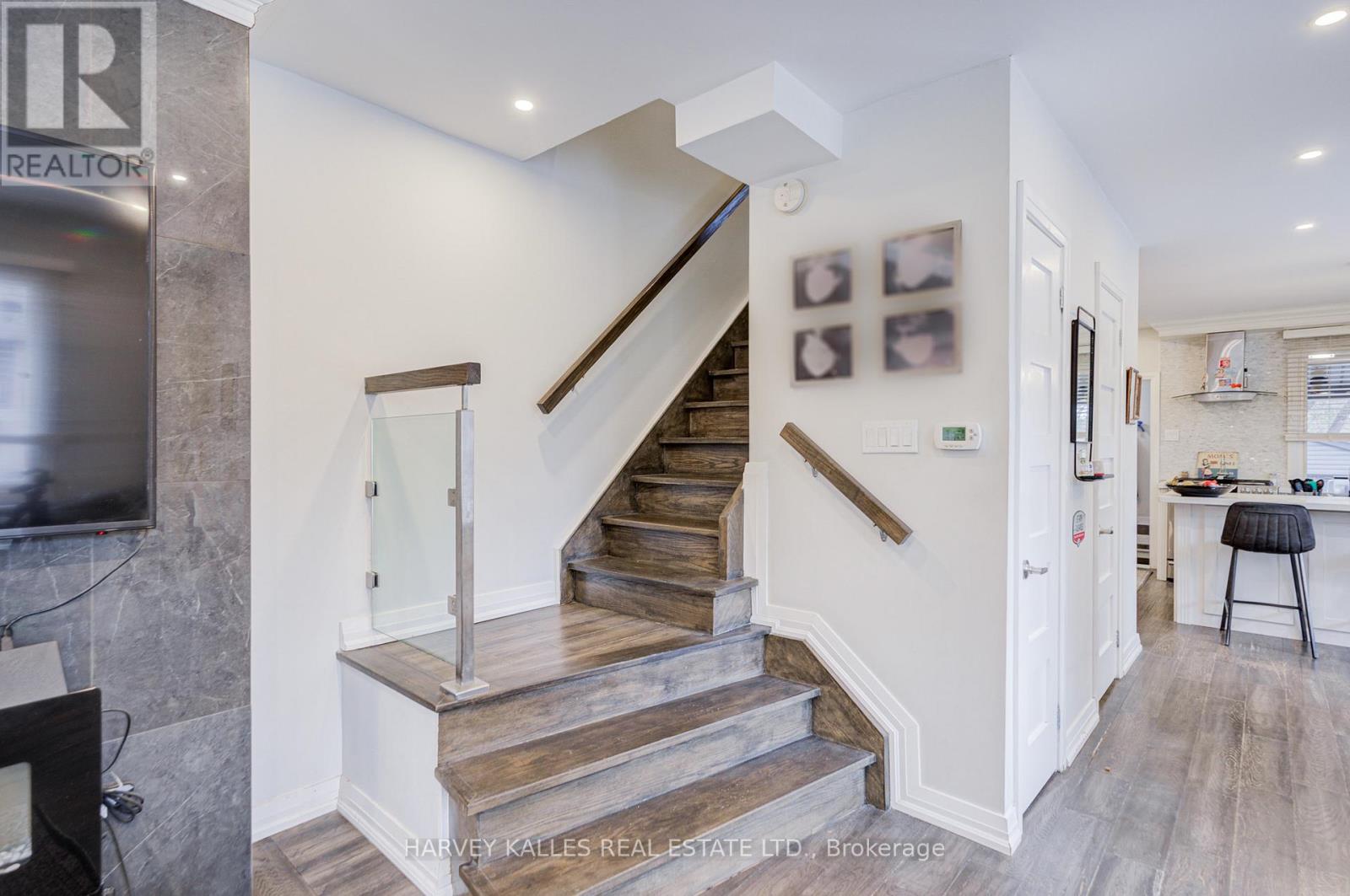 1 Belle Ayre Boulevard, Toronto, Ontario  M4S 2P6 - Photo 9 - C12554802