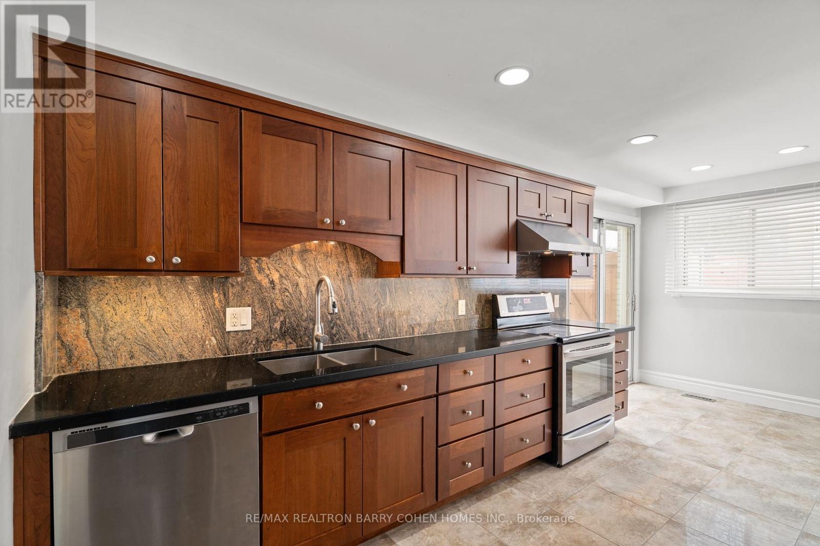 371 Woodsworth Road, Toronto, Ontario  M2L 2T8 - Photo 6 - C12554804