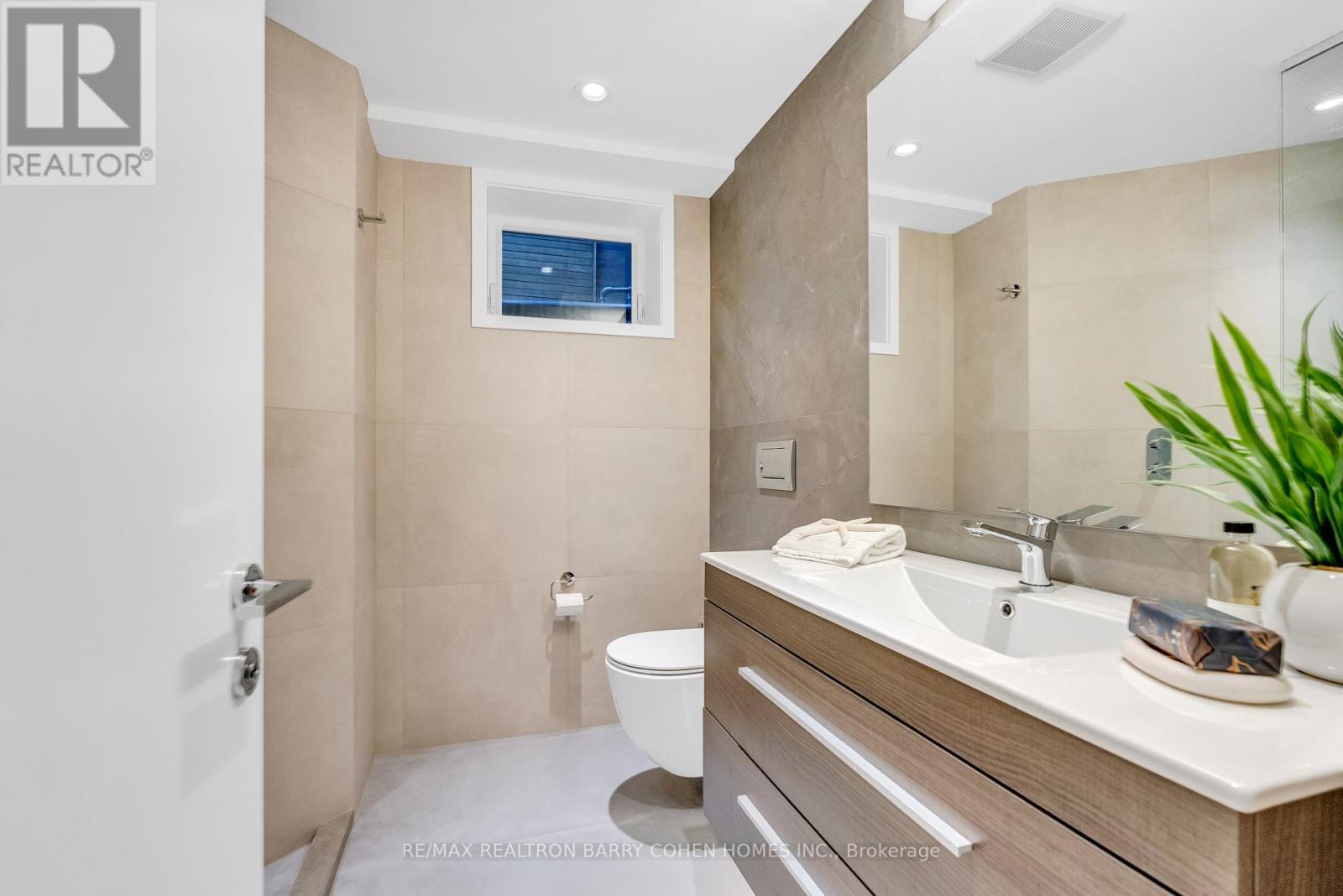 18 Astley Avenue, Toronto, Ontario  M4W 3B4 - Photo 32 - C12554948