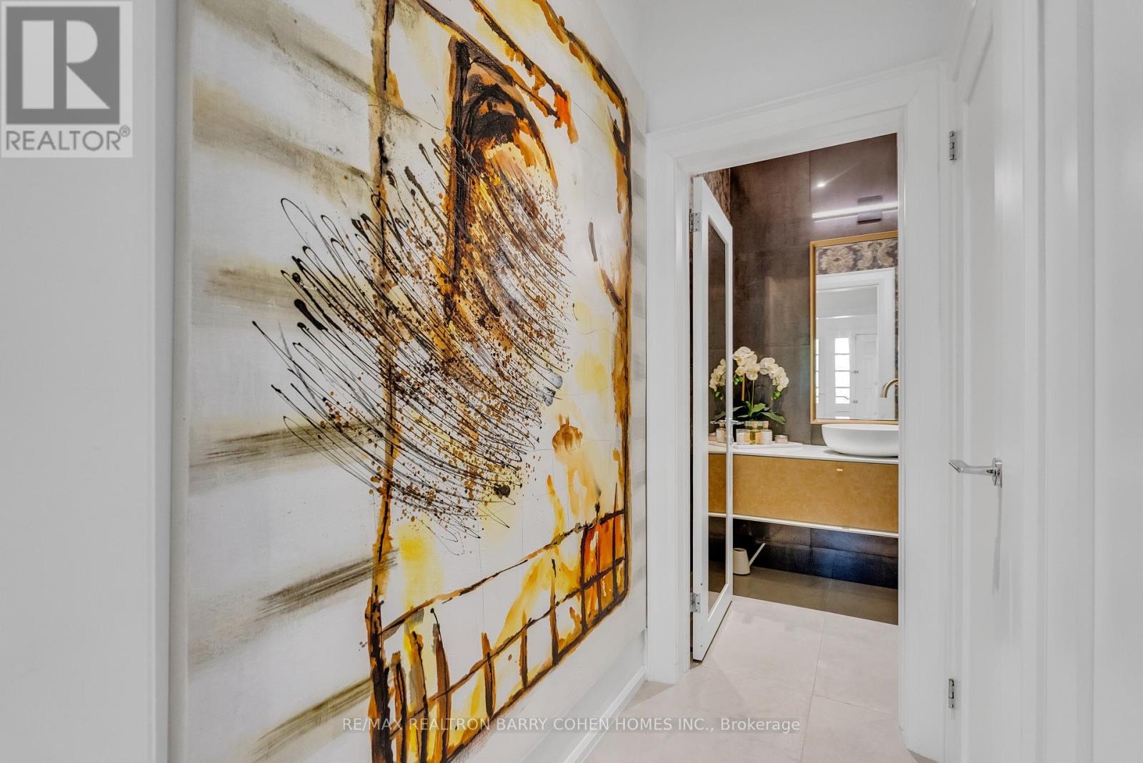 18 Astley Avenue, Toronto, Ontario  M4W 3B4 - Photo 7 - C12554948