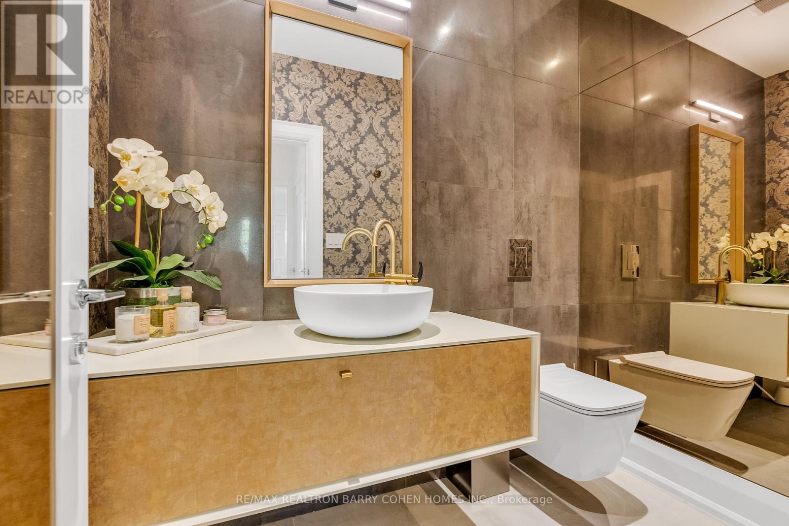 18 Astley Avenue, Toronto, Ontario  M4W 3B4 - Photo 8 - C12554948