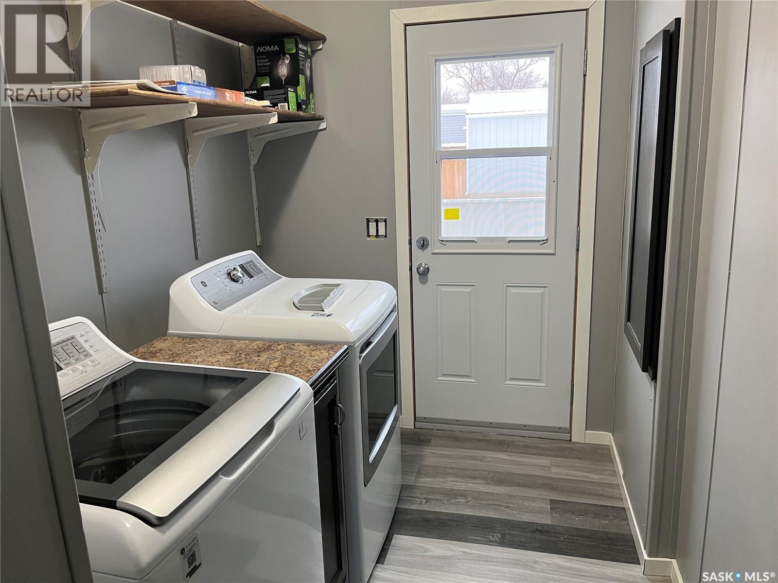 341 10th Avenue S, Weyburn, Saskatchewan  S4H 2R8 - Photo 13 - SK024249