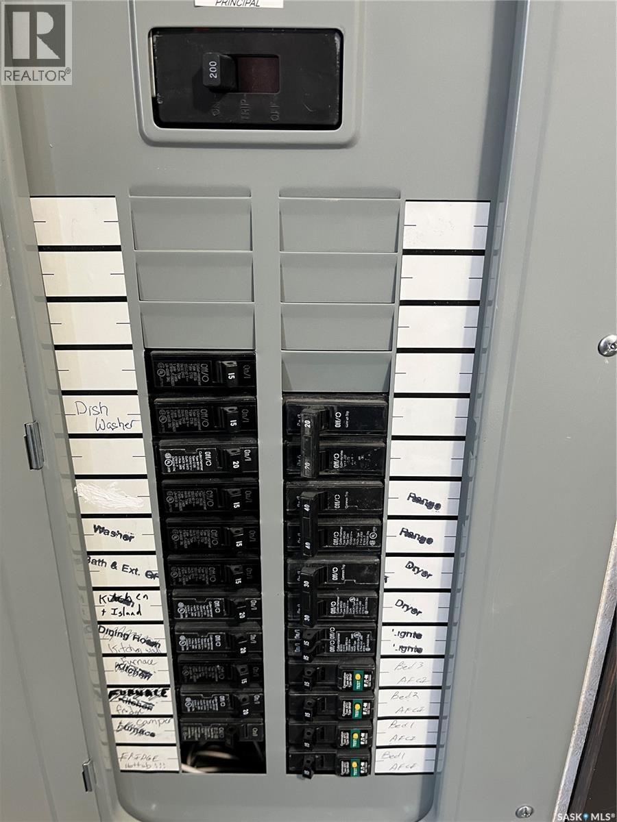 341 10th Avenue S, Weyburn, Saskatchewan  S4H 2R8 - Photo 14 - SK024249