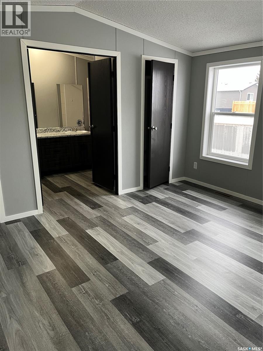 341 10th Avenue S, Weyburn, Saskatchewan  S4H 2R8 - Photo 15 - SK024249