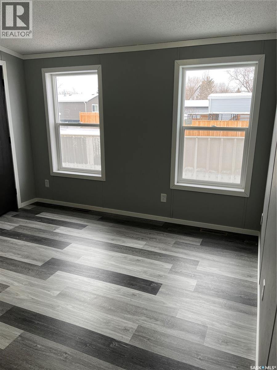 341 10th Avenue S, Weyburn, Saskatchewan  S4H 2R8 - Photo 16 - SK024249