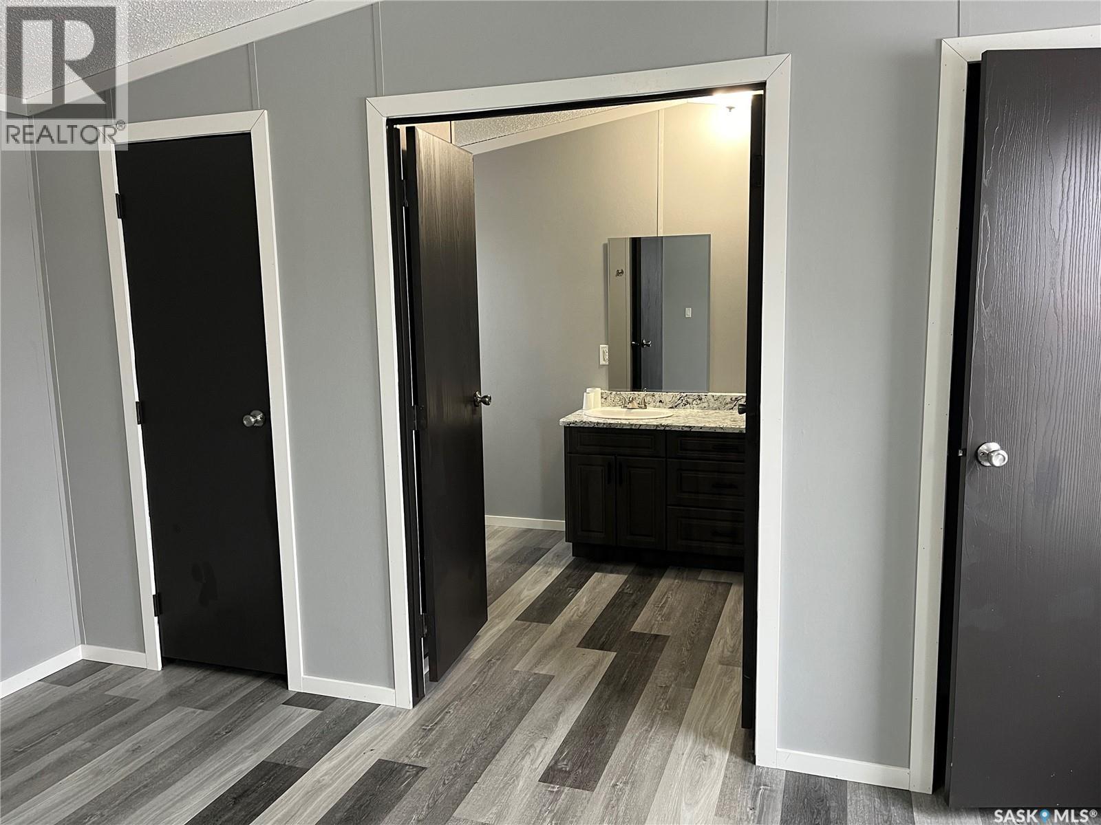 341 10th Avenue S, Weyburn, Saskatchewan  S4H 2R8 - Photo 17 - SK024249