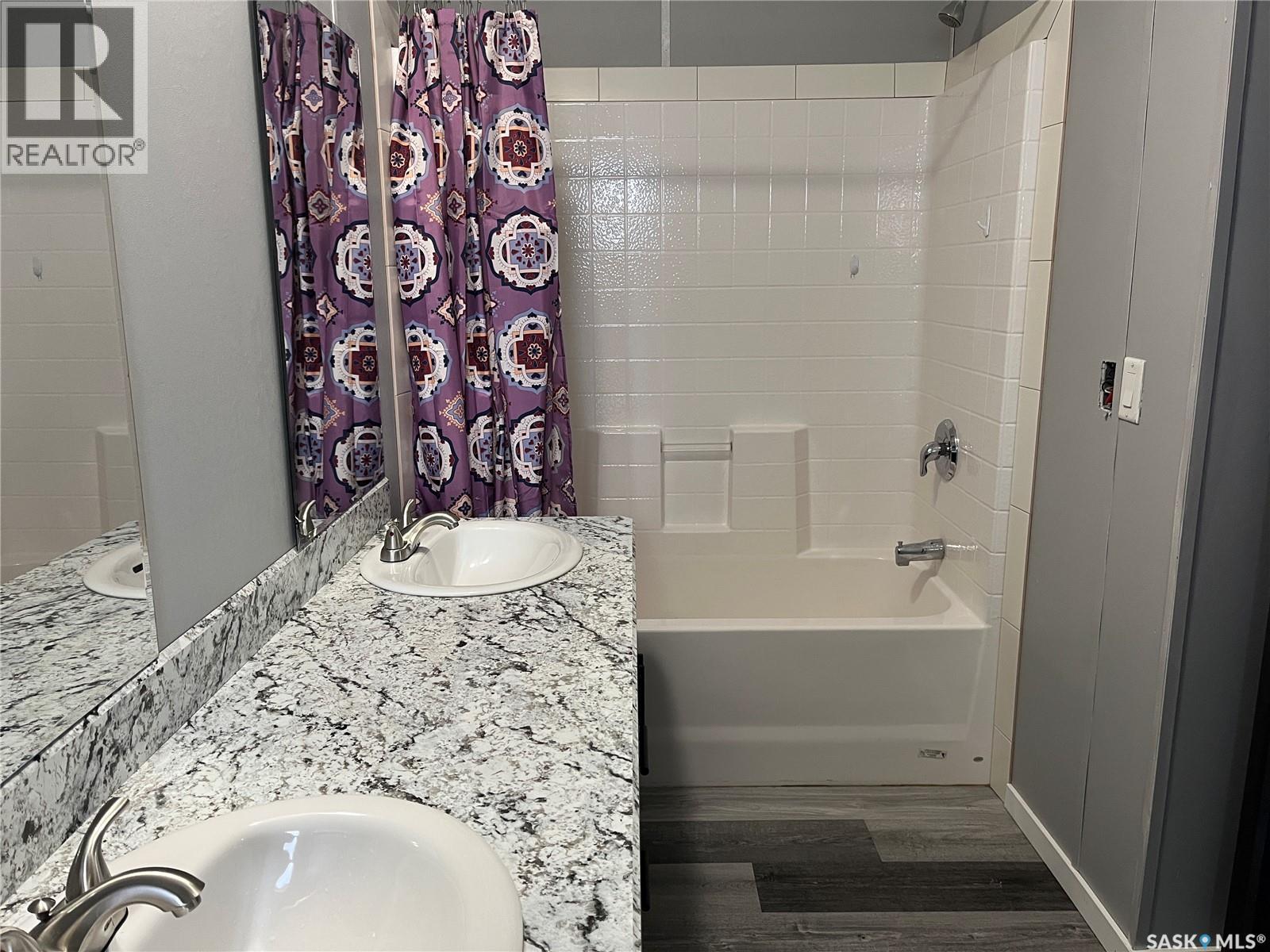 341 10th Avenue S, Weyburn, Saskatchewan  S4H 2R8 - Photo 18 - SK024249