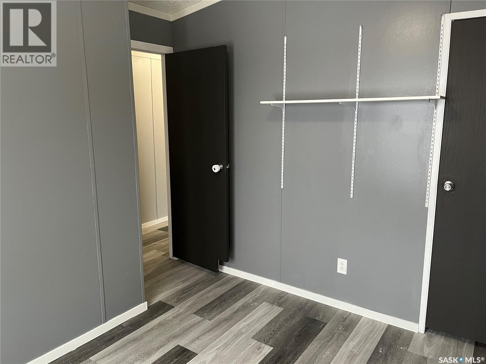 341 10th Avenue S, Weyburn, Saskatchewan  S4H 2R8 - Photo 9 - SK024249