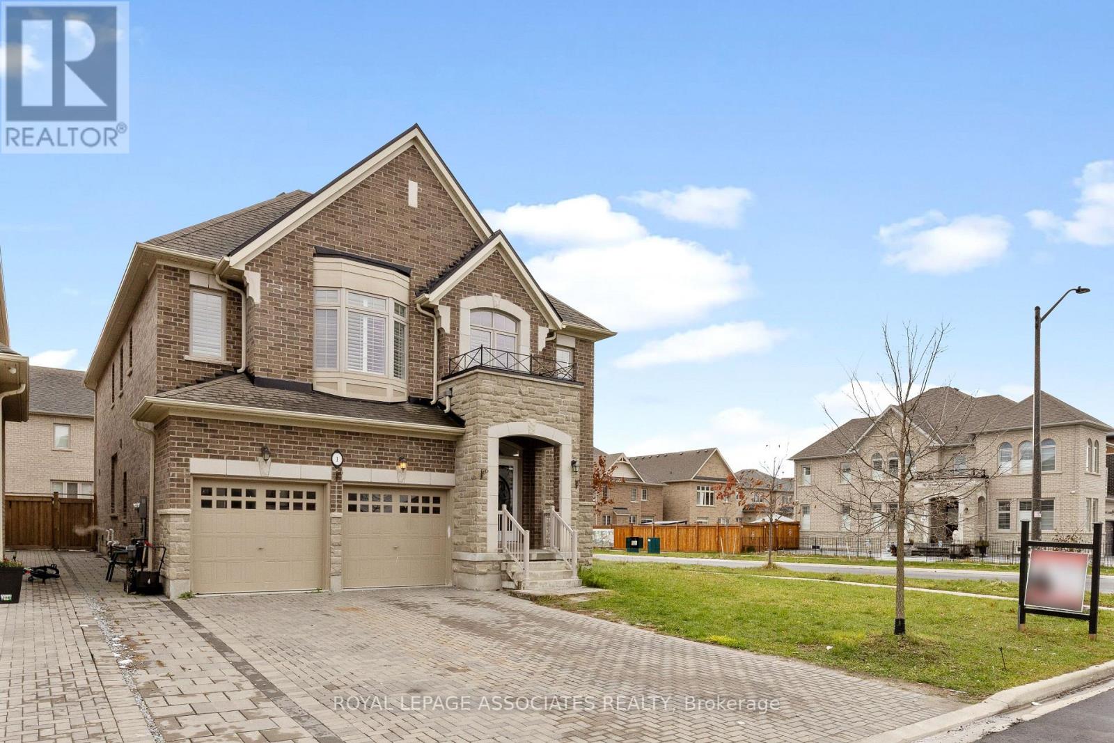 1 MORNINGSTAR AVENUE, Whitby, Ontario