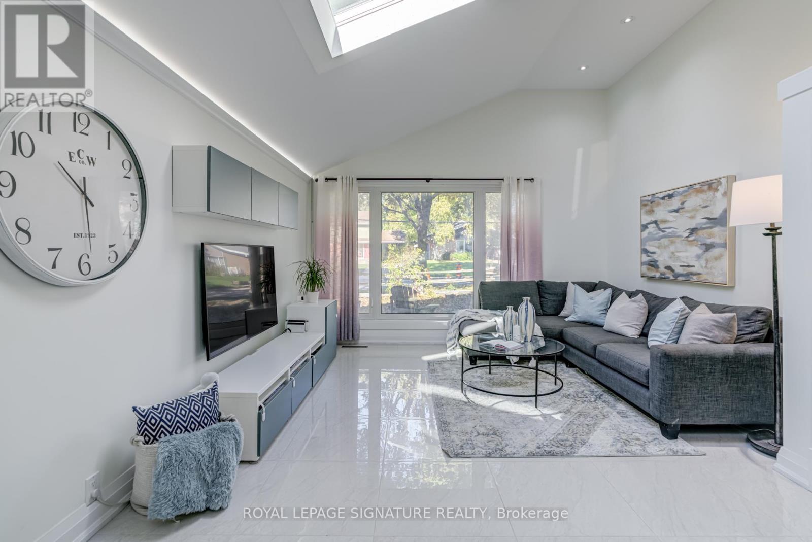 57 Munson Crescent, Toronto, Ontario  M1P 3M8 - Photo 3 - E12554750