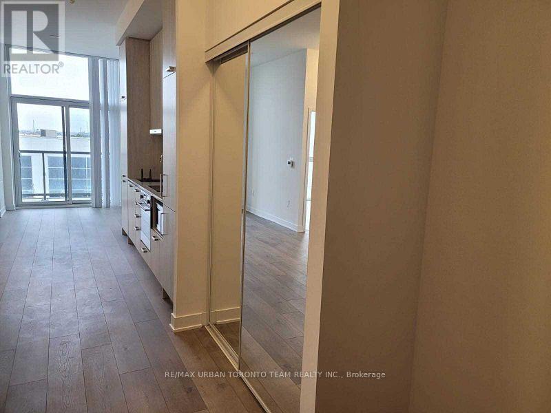 301 - 10 Honeycrisp Crescent, Vaughan, Ontario  L4K 0M7 - Photo 2 - N12554876