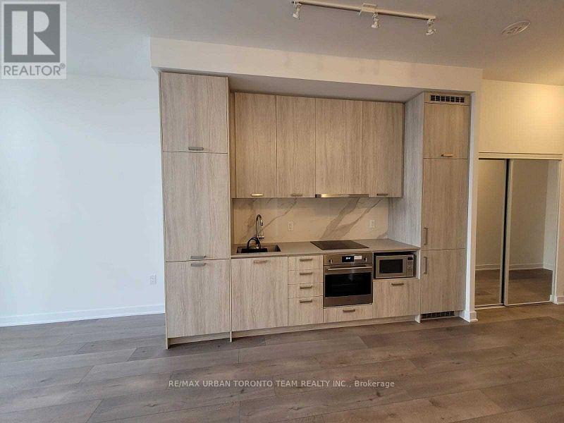 301 - 10 Honeycrisp Crescent, Vaughan, Ontario  L4K 0M7 - Photo 3 - N12554876