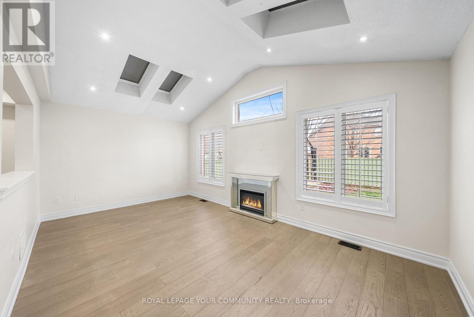 32 Downy Emerald Drive, Bradford West Gwillimbury, Ontario  L3Z 0E8 - Photo 14 - N12554900