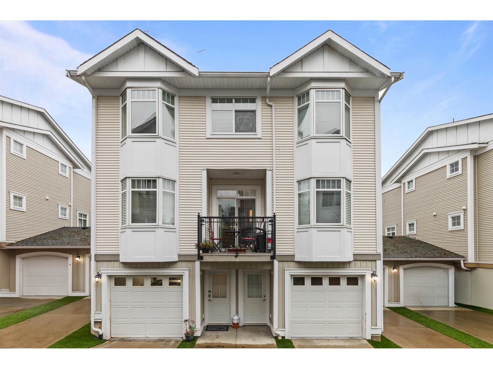 22 19551 66 AVENUE, Surrey, British Columbia