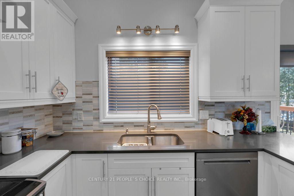 71 Bay Sands Drive, Wasaga Beach, Ontario  L9Z 1V1 - Photo 14 - S12554768